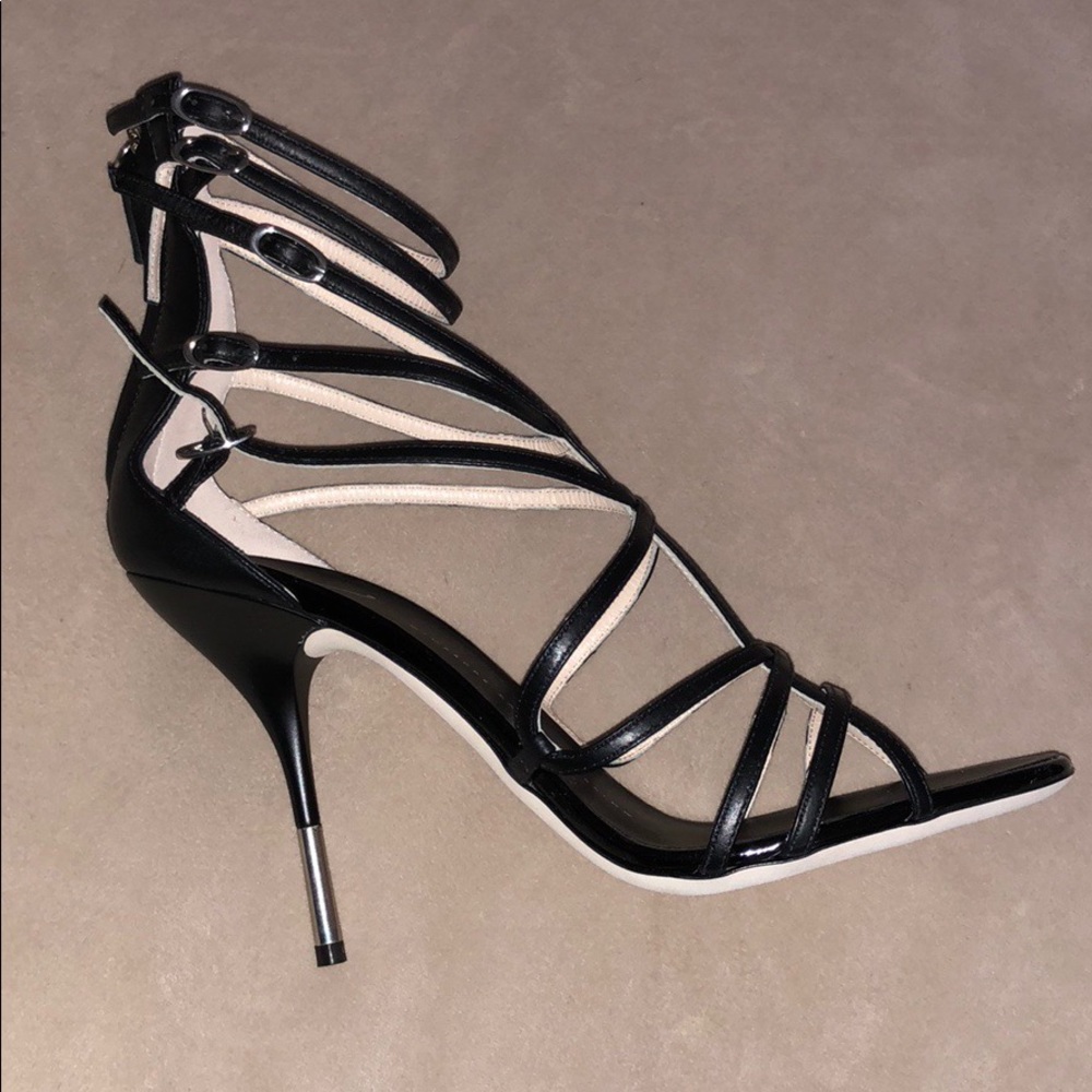 Giuseppe Zanotti Black Sandal - Picture 4 of 8